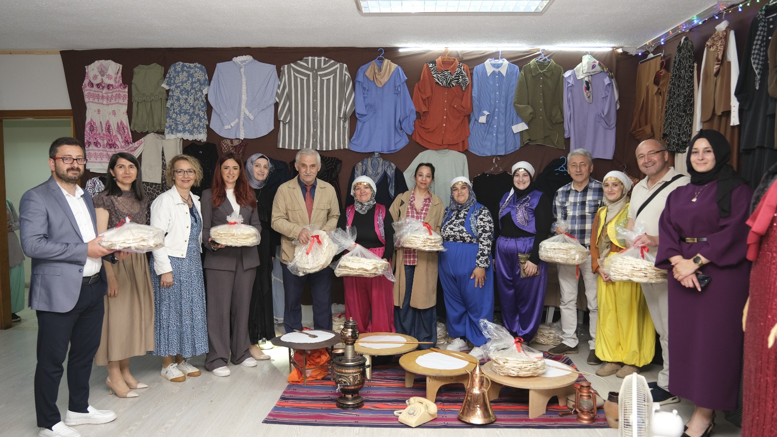 Alikahya IZMEK kursiyerlerinin el emegi ürünleri görücüye çikti (4)