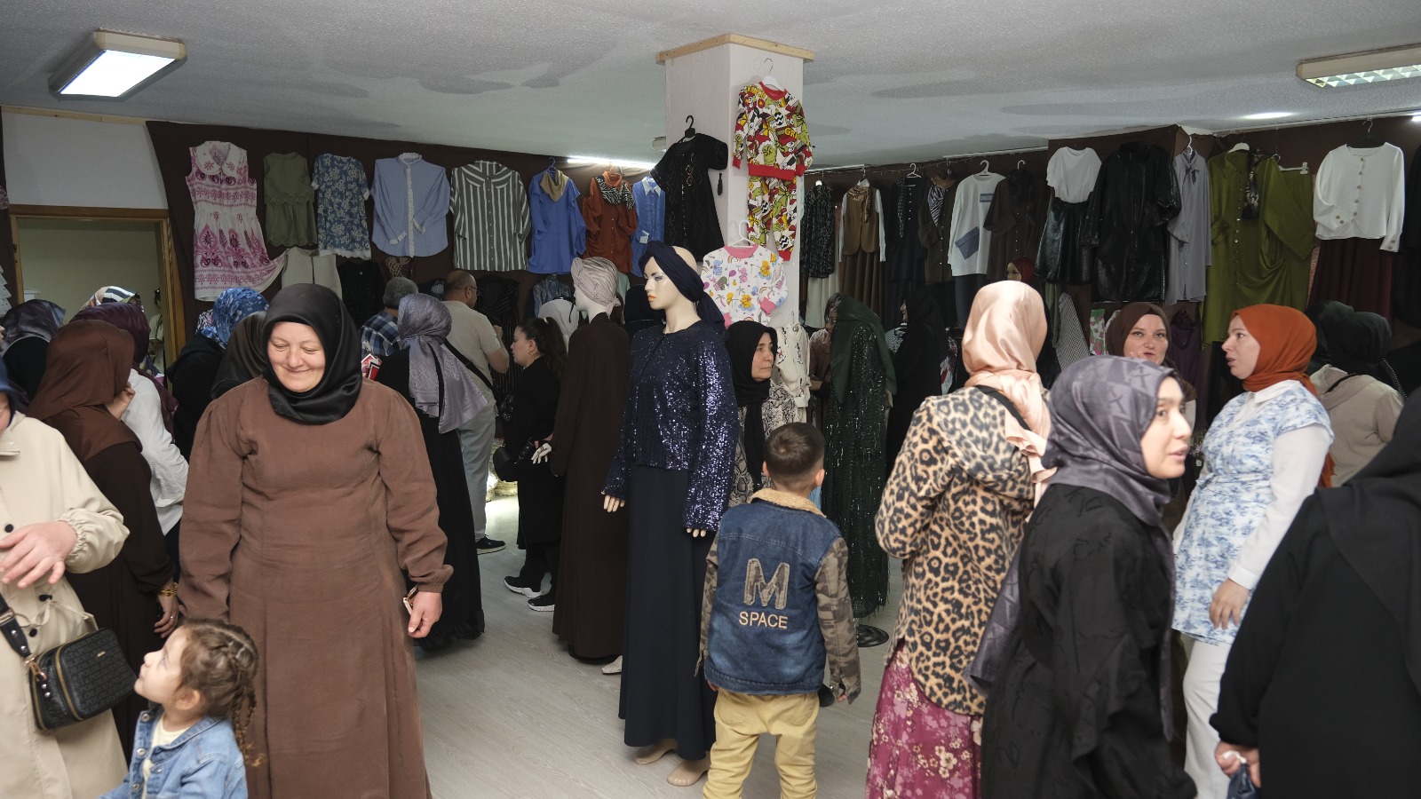 Alikahya IZMEK kursiyerlerinin el emegi ürünleri görücüye çikti (5)