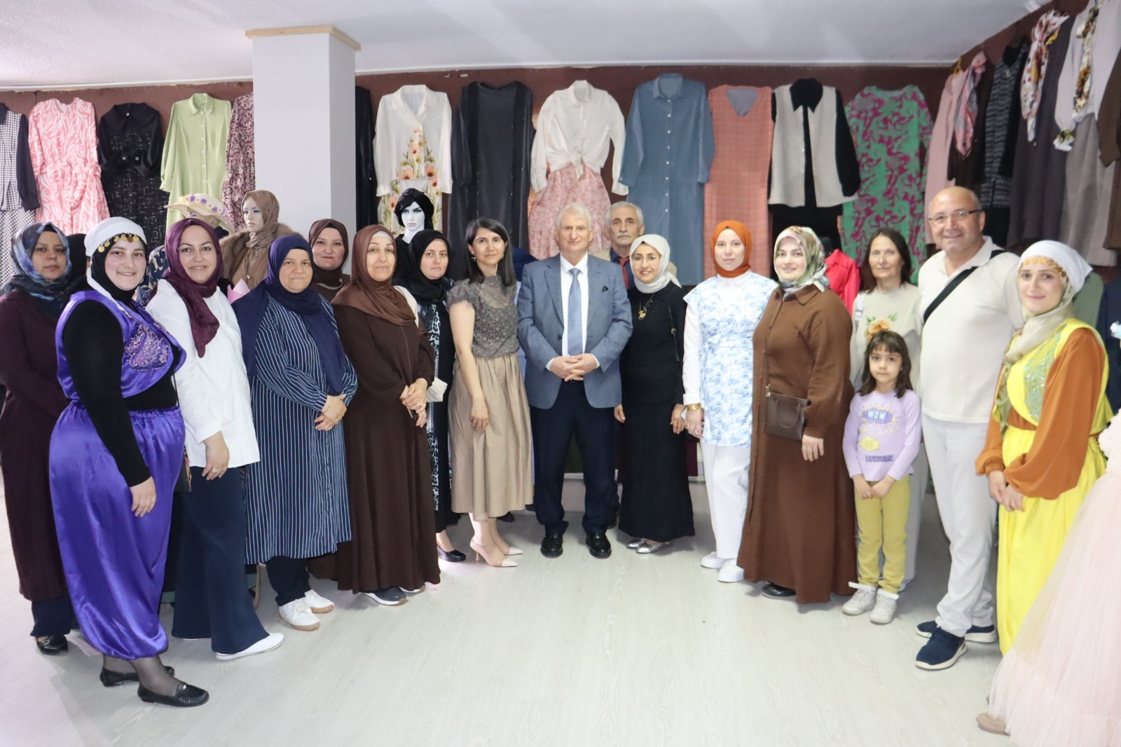Alikahya IZMEK kursiyerlerinin el emegi ürünleri görücüye çikti (9)