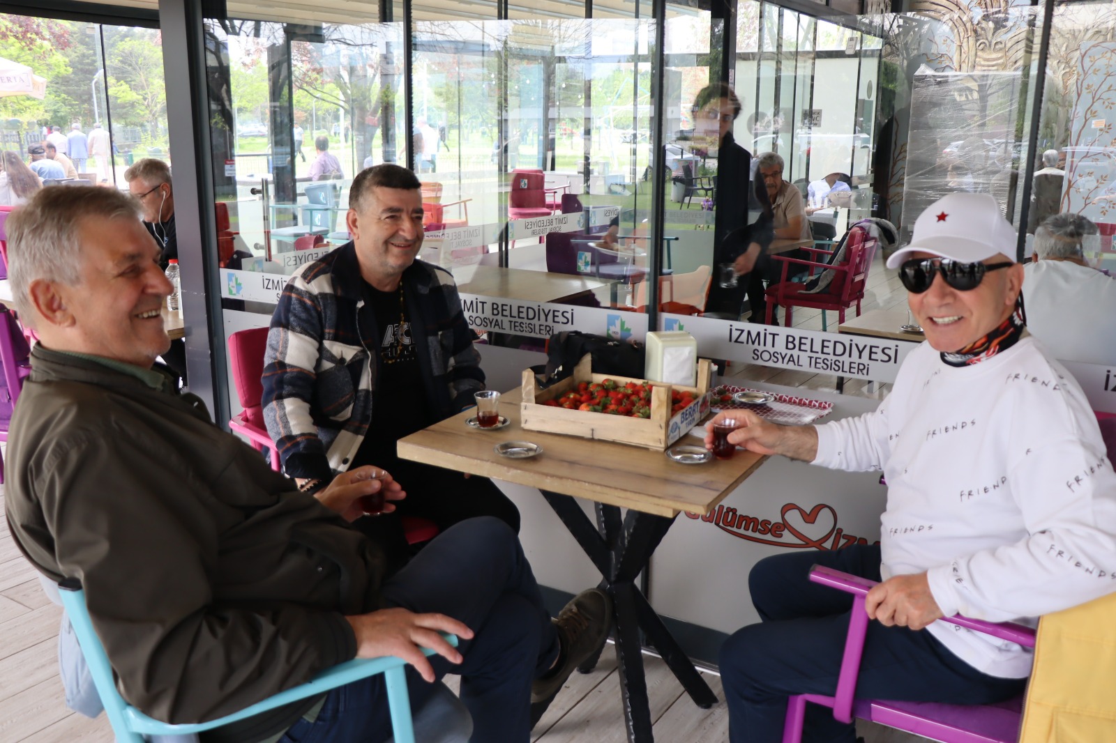 Çilek Köyü’nün taze çilekleri Gülümse Kafe’de (5)