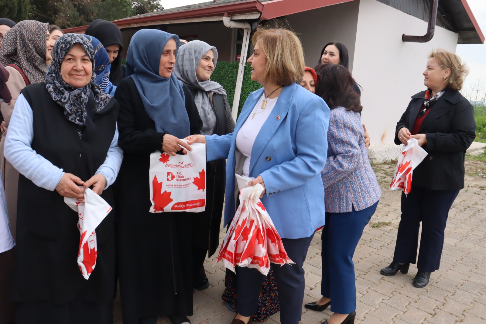 Çubuklubala’daki İZMEK Kursiyerlerinden İzmit Belediyesine teşekkür (10) Çubuklubala’daki İZMEK Kursiyerlerinden İzmit Belediyesine teşekkür (10)