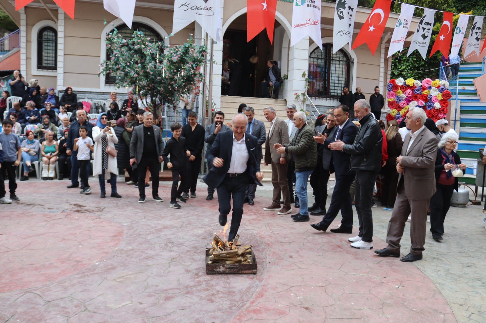 Hıdırellez Şenliğinin son günü Kertil Tekke Meydanında coşkuyla yaşandı (10)