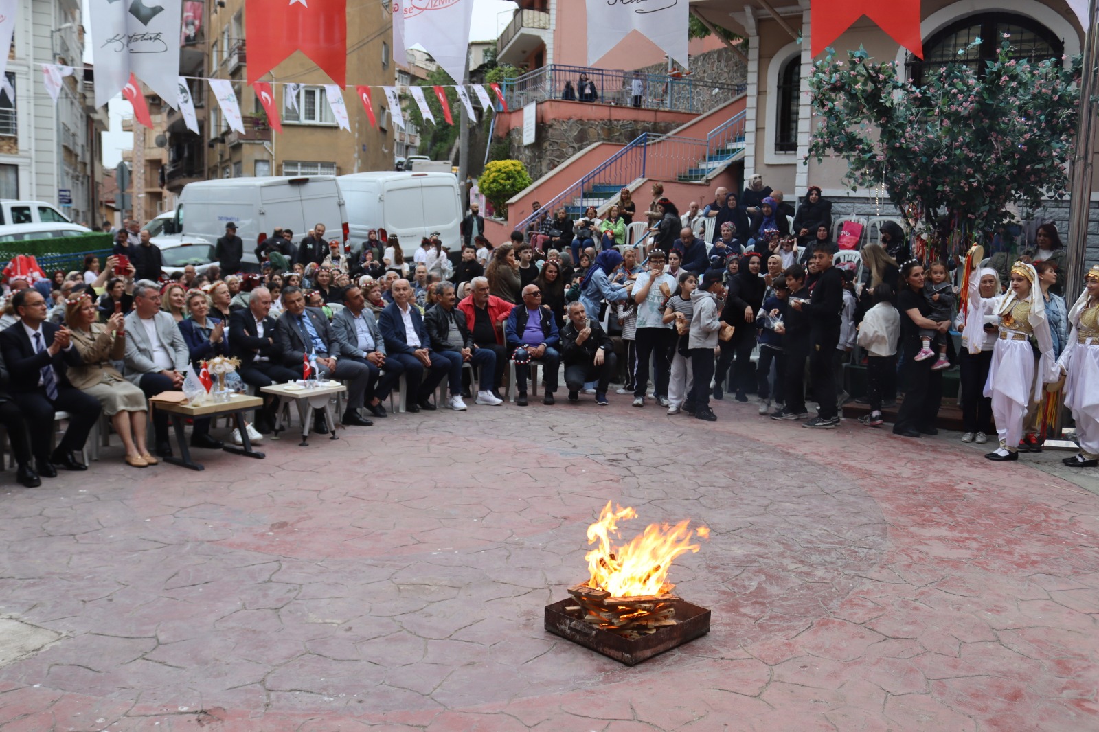 Hıdırellez Şenliğinin son günü Kertil Tekke Meydanında coşkuyla yaşandı (12)