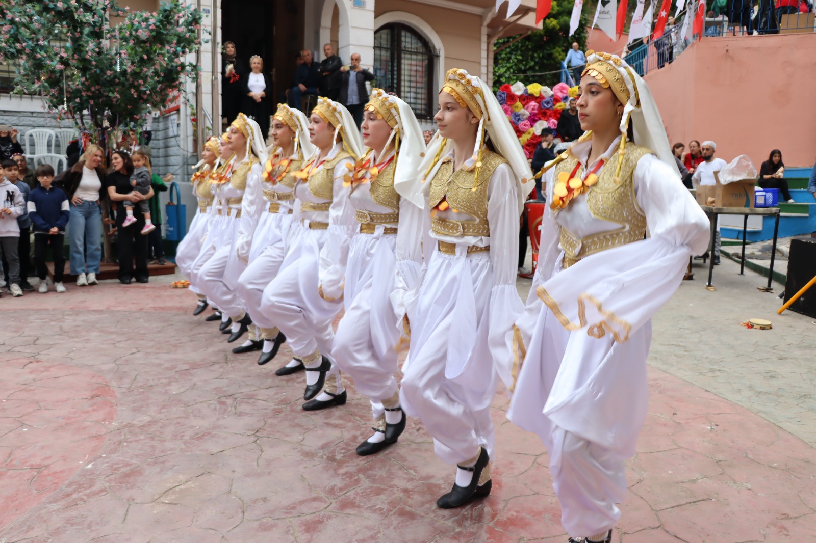 Hıdırellez Şenliğinin son günü Kertil Tekke Meydanında coşkuyla yaşandı (13)