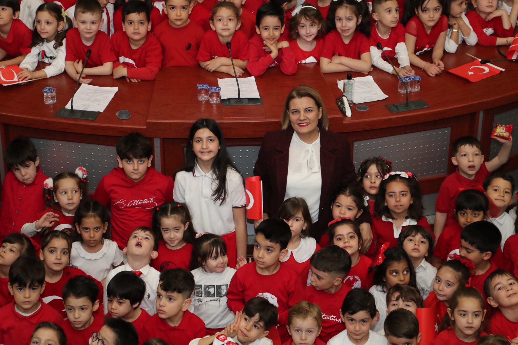 IZMIT'TE MECLISI ÇOCUKLAR YÖNETTI (1)