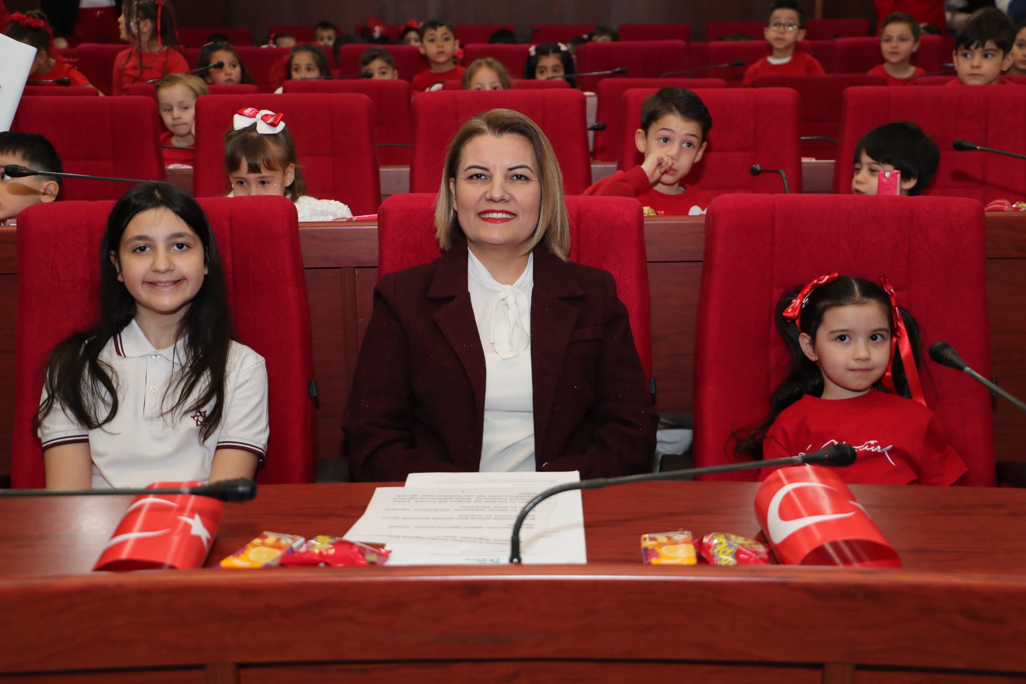 IZMIT'TE MECLISI ÇOCUKLAR YÖNETTI (4)