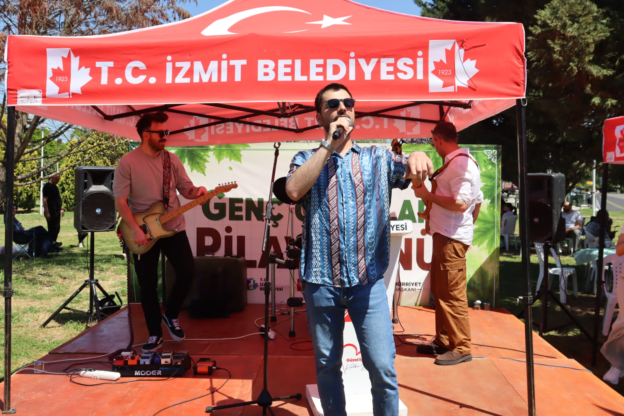 Izmit Belediyesi Çinar Akademisi Ailesi pilav gününde bulustu (11) Izmit Belediyesi Çinar Akademisi Ailesi pilav gününde bulustu (11)