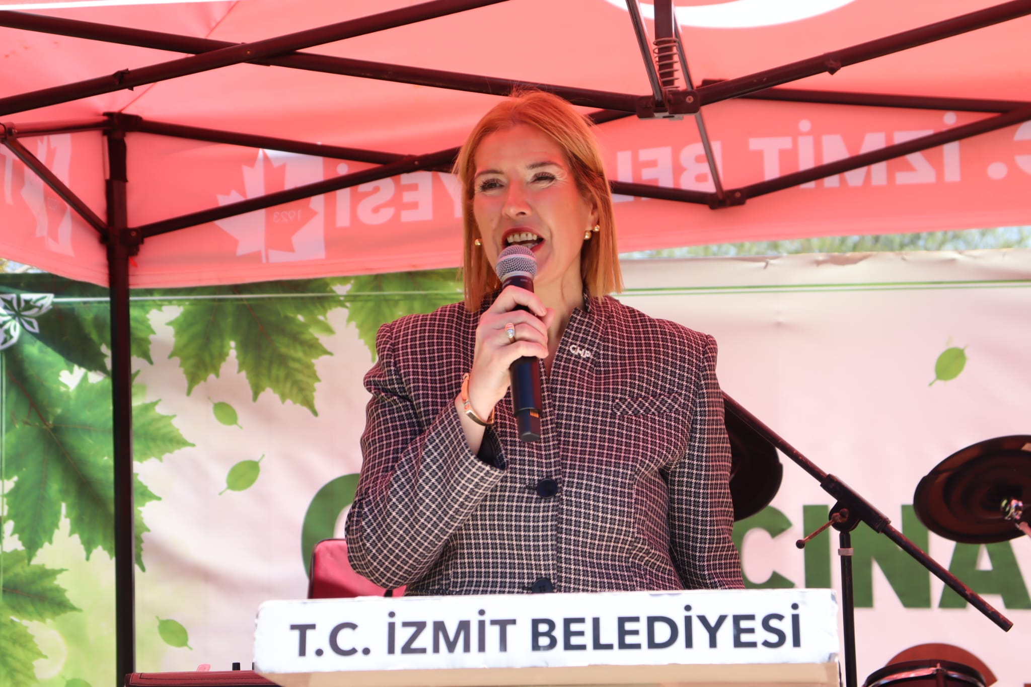 Izmit Belediyesi Çinar Akademisi Ailesi pilav gününde bulustu (4) Izmit Belediyesi Çinar Akademisi Ailesi pilav gününde bulustu (4)
