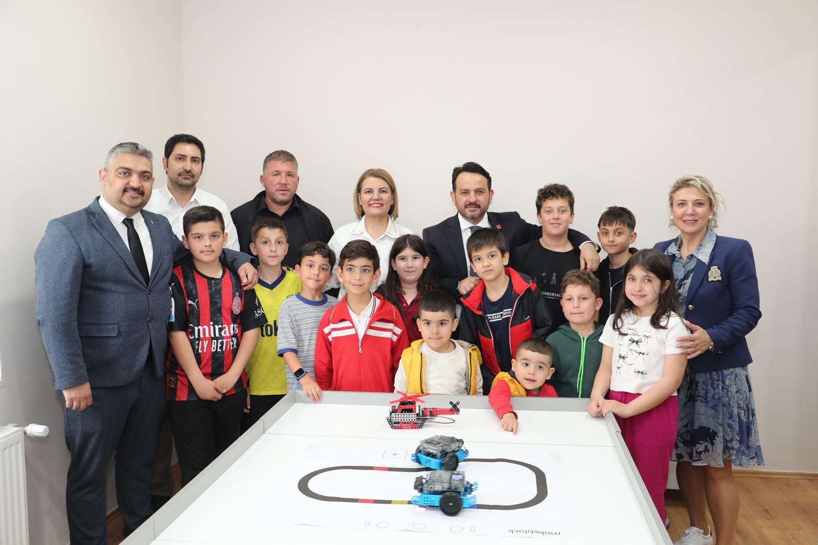 İzmit Belediyesi Robotik Kodlama ve Yazılım Evi kapılarını açtı 2 (1)