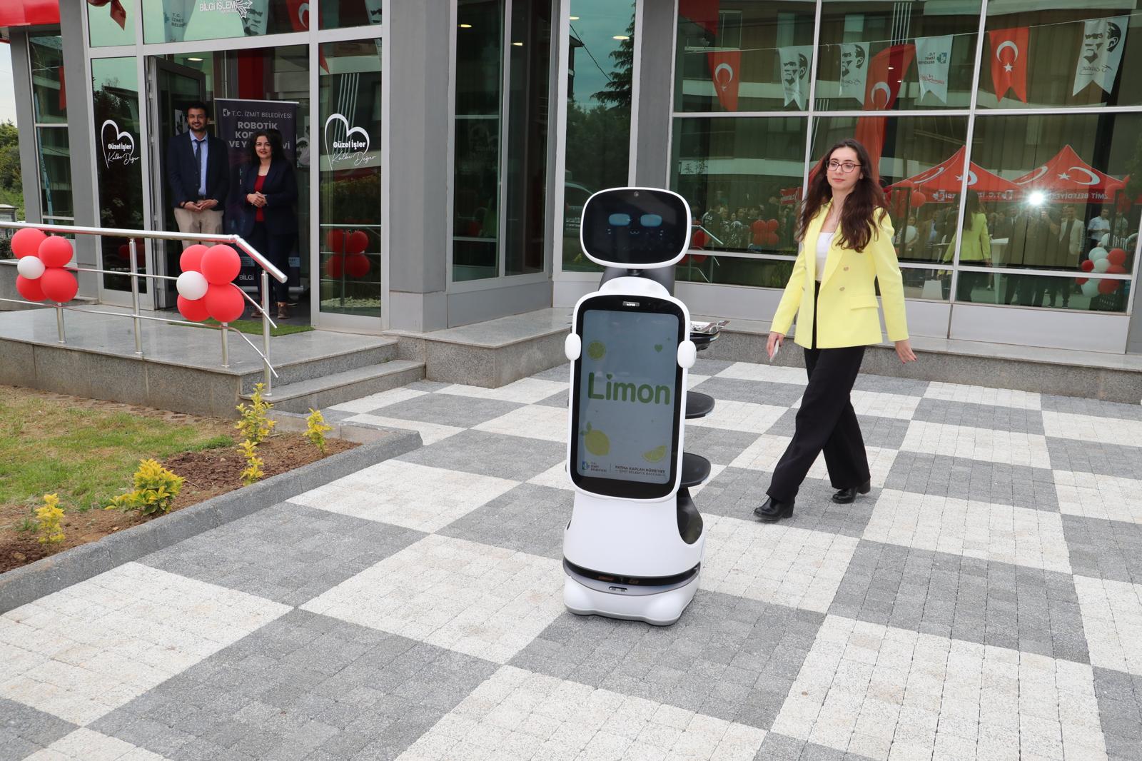 İzmit Belediyesi Robotik Kodlama ve Yazılım Evi kapılarını açtı 2 (10)