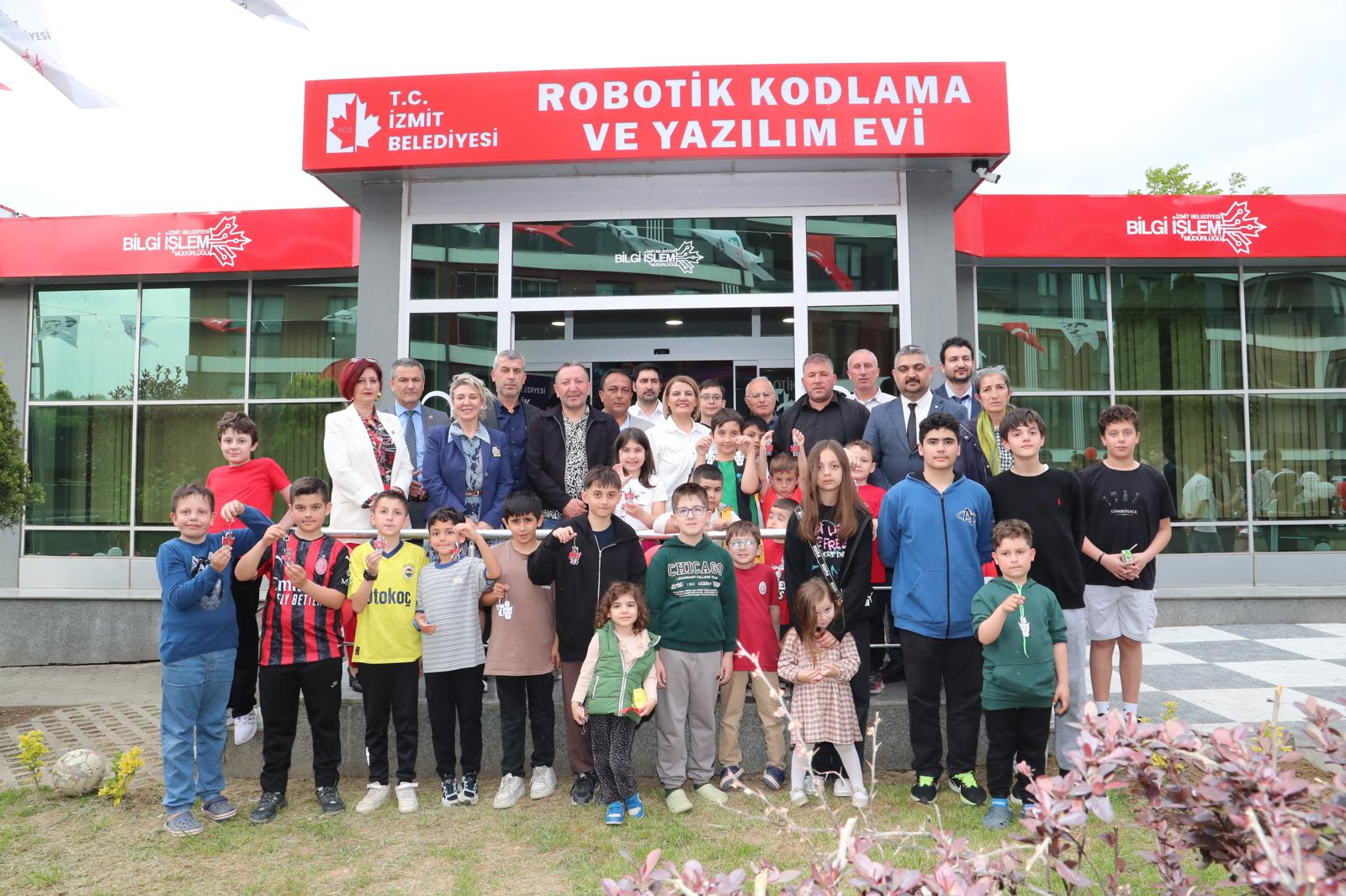 İzmit Belediyesi Robotik Kodlama ve Yazılım Evi kapılarını açtı 2 (2)