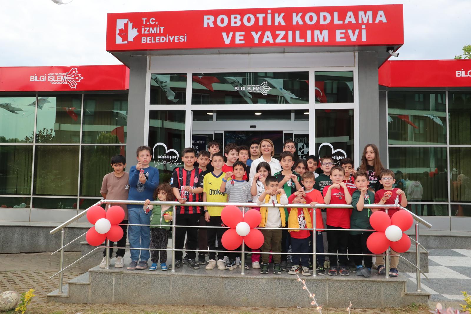 İzmit Belediyesi Robotik Kodlama ve Yazılım Evi kapılarını açtı 2 (3)