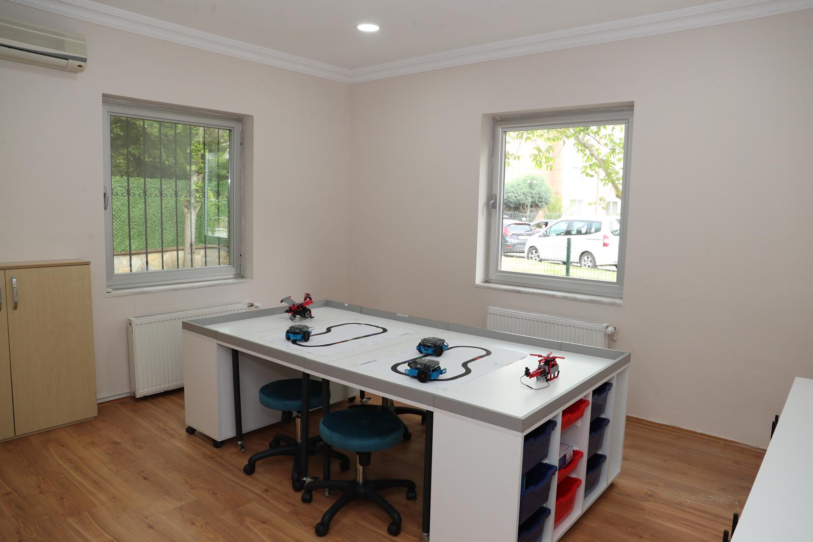 İzmit Belediyesi Robotik Kodlama ve Yazılım Evi kapılarını açtı 2 (4)