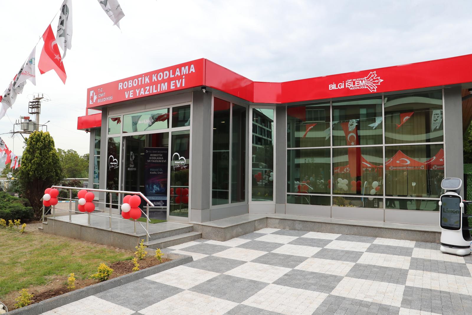 İzmit Belediyesi Robotik Kodlama ve Yazılım Evi kapılarını açtı 2 (6)