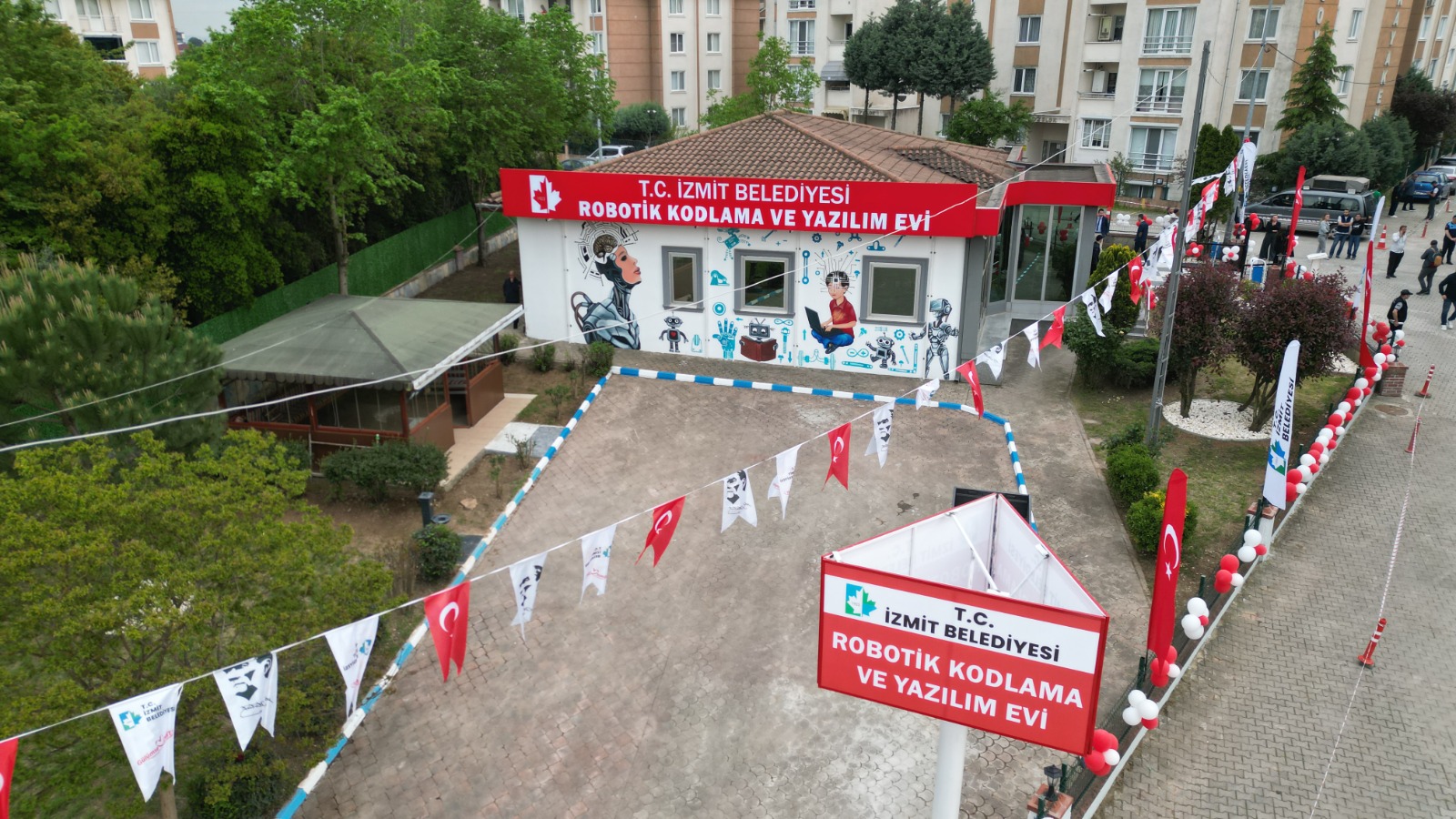 İzmit Belediyesi Robotik Kodlama ve Yazılım Evi kapılarını açtı (2)