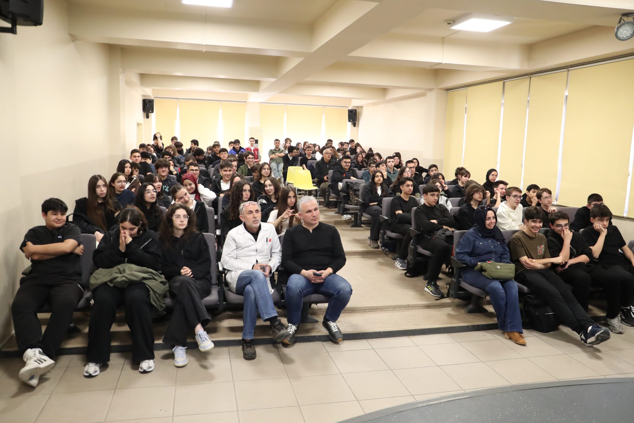 İzmit Belediyesi gençleri obeziteye karşı bilinçlendirdi (2) İzmit Belediyesi gençleri obeziteye karşı bilinçlendirdi (2)