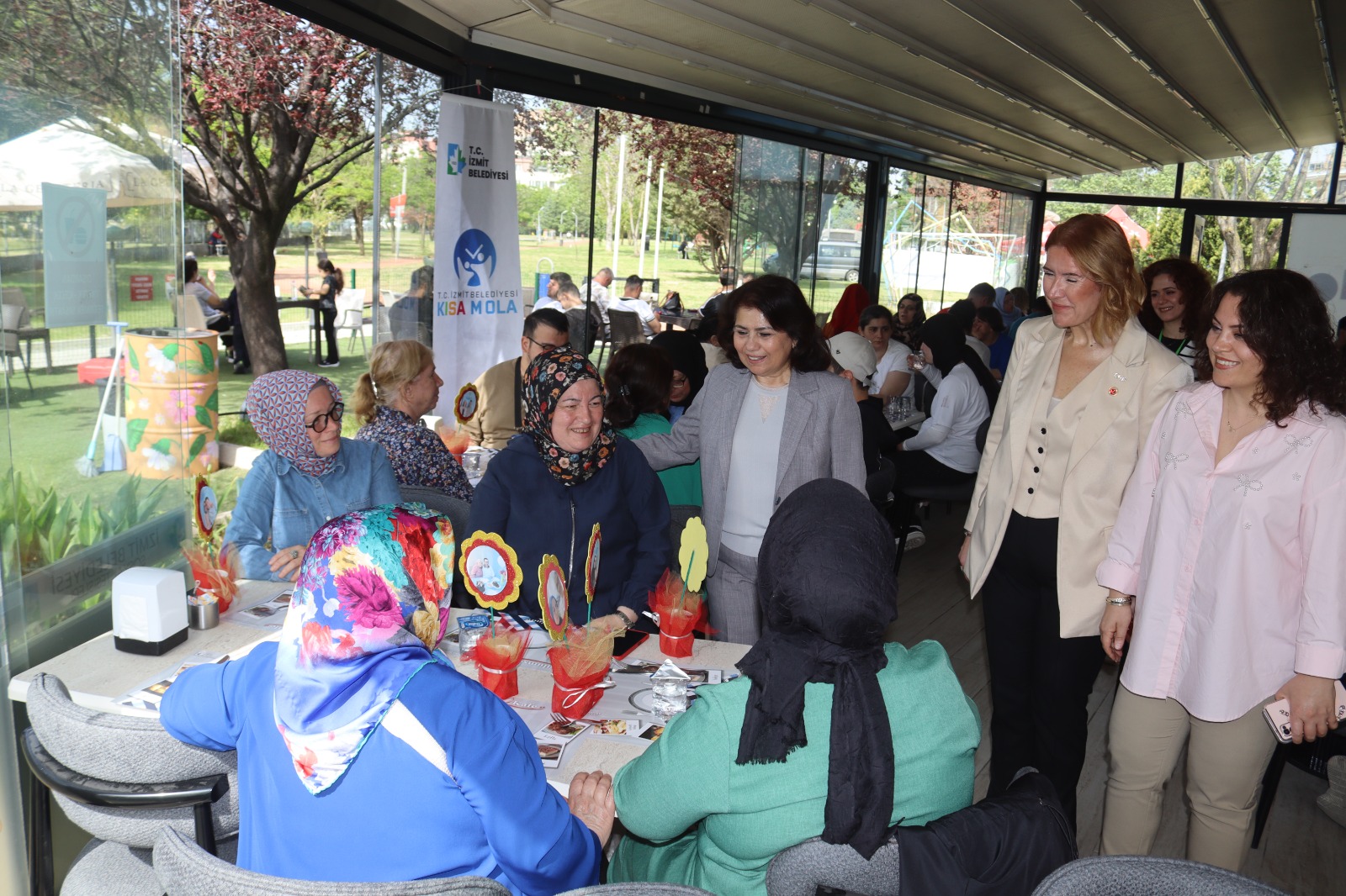 İzmit Belediyesi özel gereksinimli bireyler ve aileleriyle kahvaltıda buluştu (2) İzmit Belediyesi özel gereksinimli bireyler ve aileleriyle kahvaltıda buluştu (2)