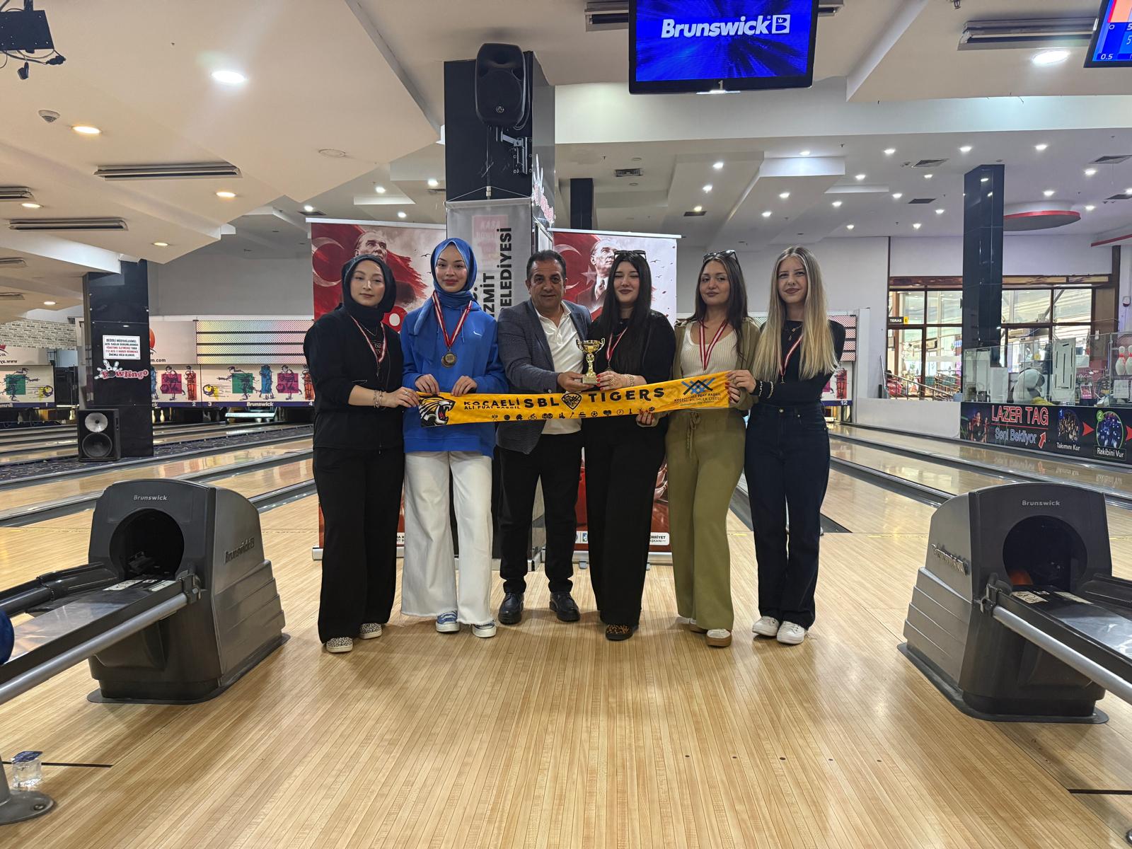 Izmit Belediyesinden 19 Mayis'a özel bowling turnuvasi (10)