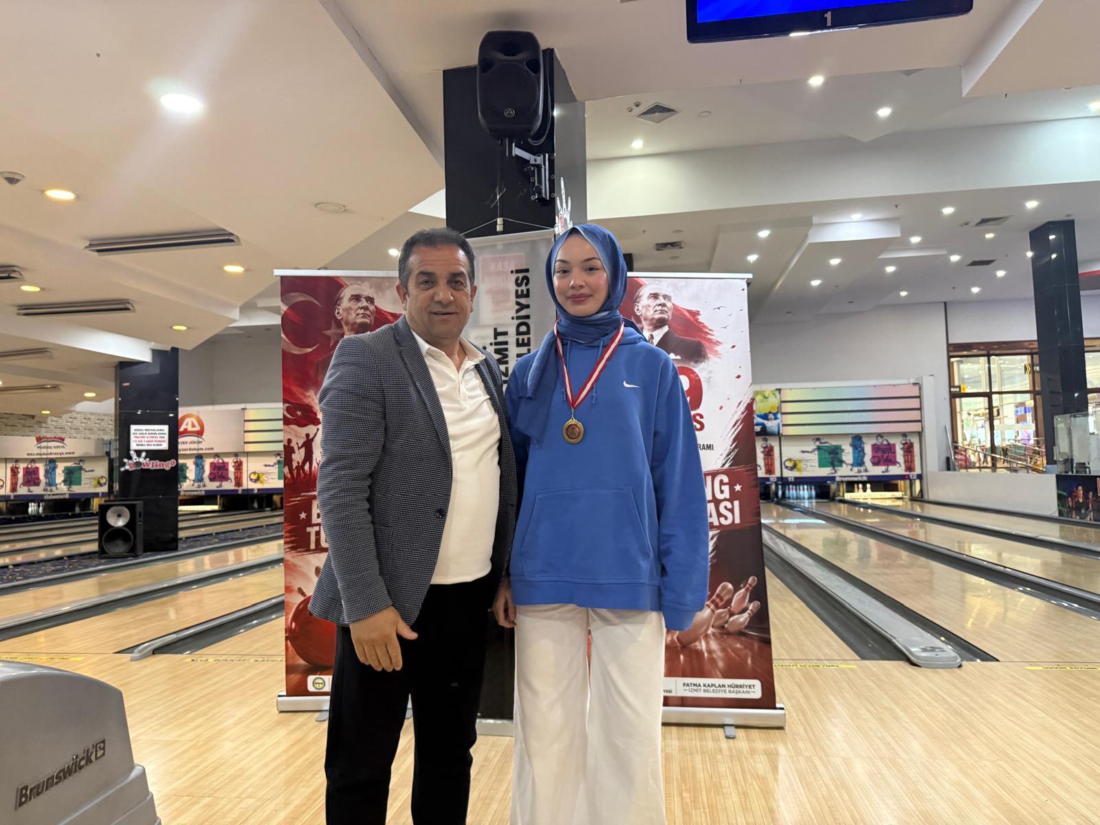 Izmit Belediyesinden 19 Mayis'a özel bowling turnuvasi (12)
