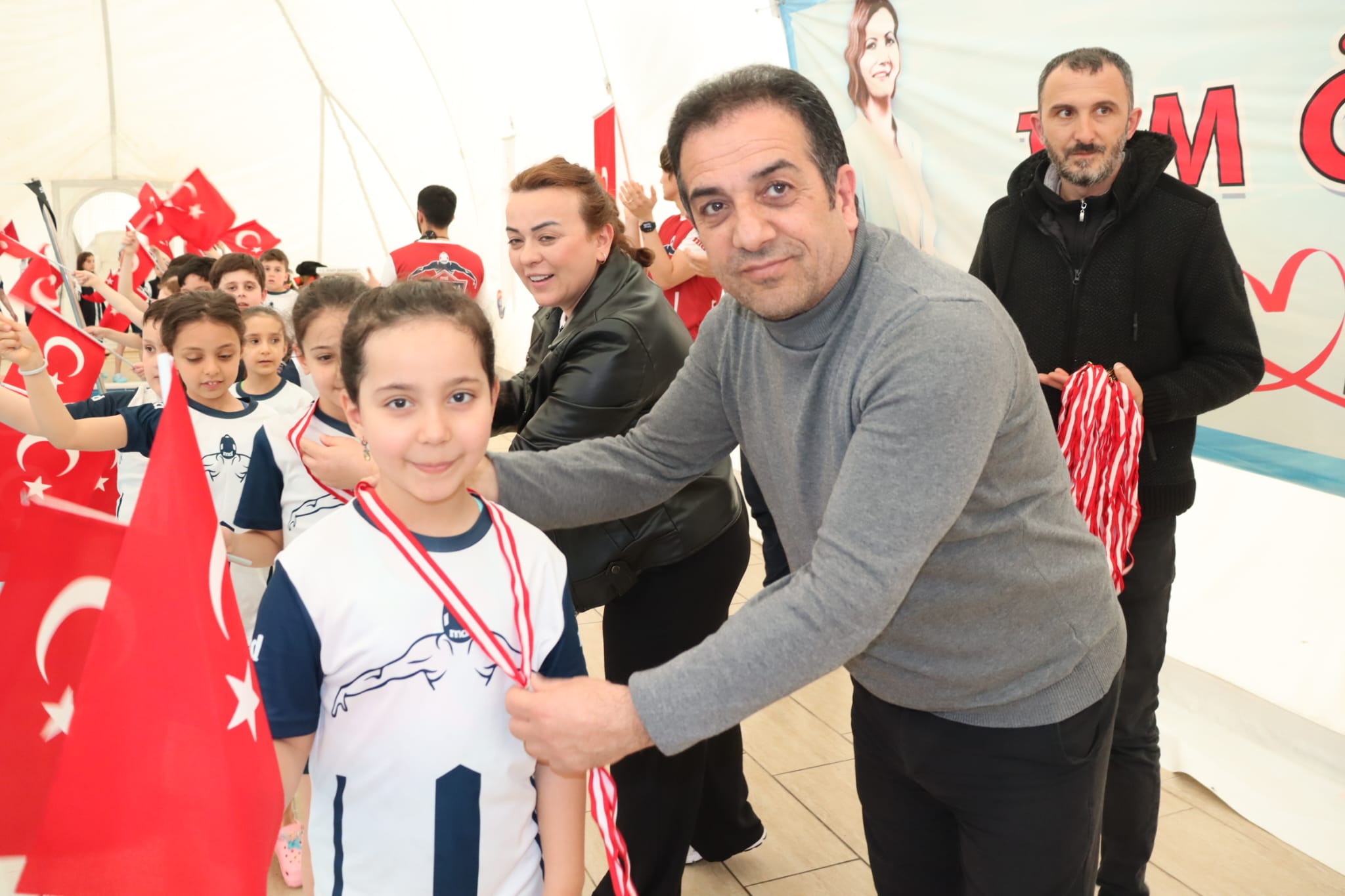 İzmit Belediyesinden 23 Nisan’a özel yüzme yarışı coşkusu (4) İzmit Belediyesinden 23 Nisan’a özel yüzme yarışı coşkusu (4)