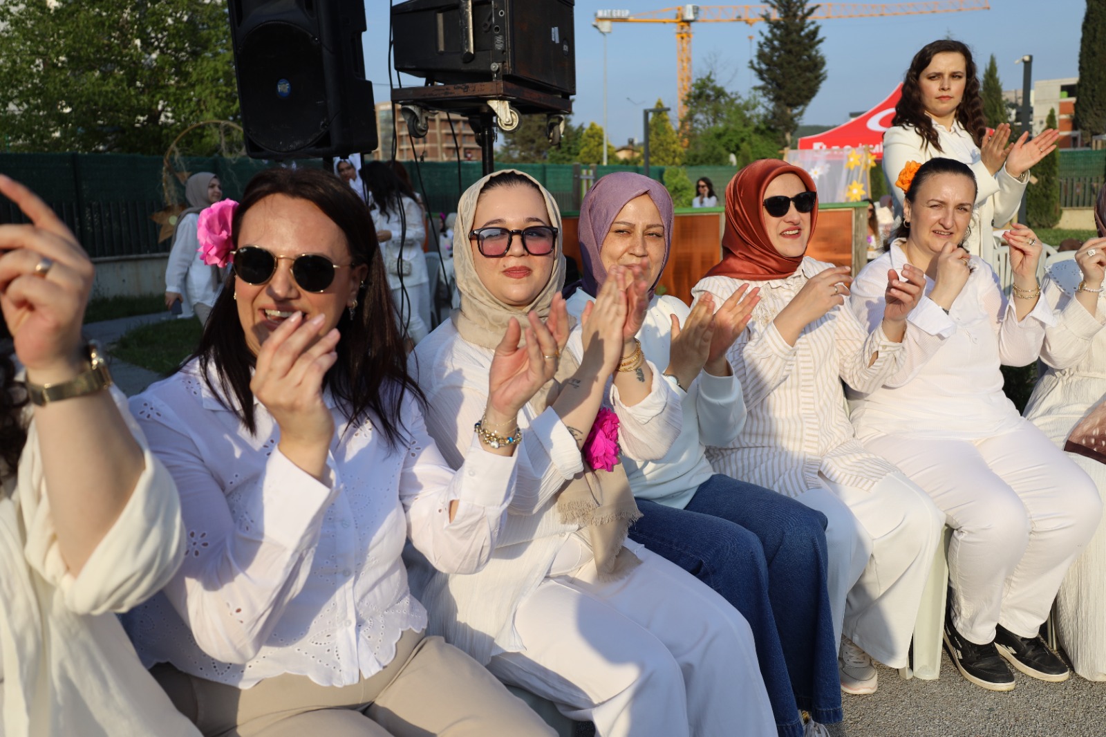 İzmit Belediyesinden Çınar Çocuk Evleri velilerine müzik dolu Anneler Günü (3)