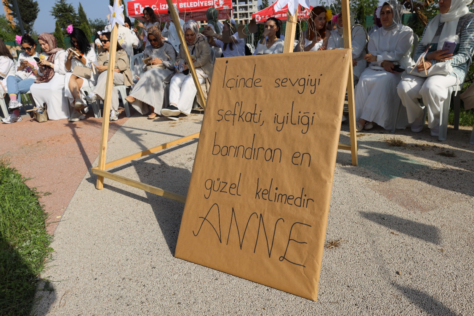 İzmit Belediyesinden Çınar Çocuk Evleri velilerine müzik dolu Anneler Günü (4)