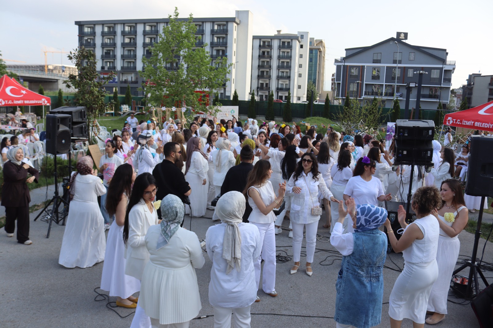 İzmit Belediyesinden Çınar Çocuk Evleri velilerine müzik dolu Anneler Günü (9)