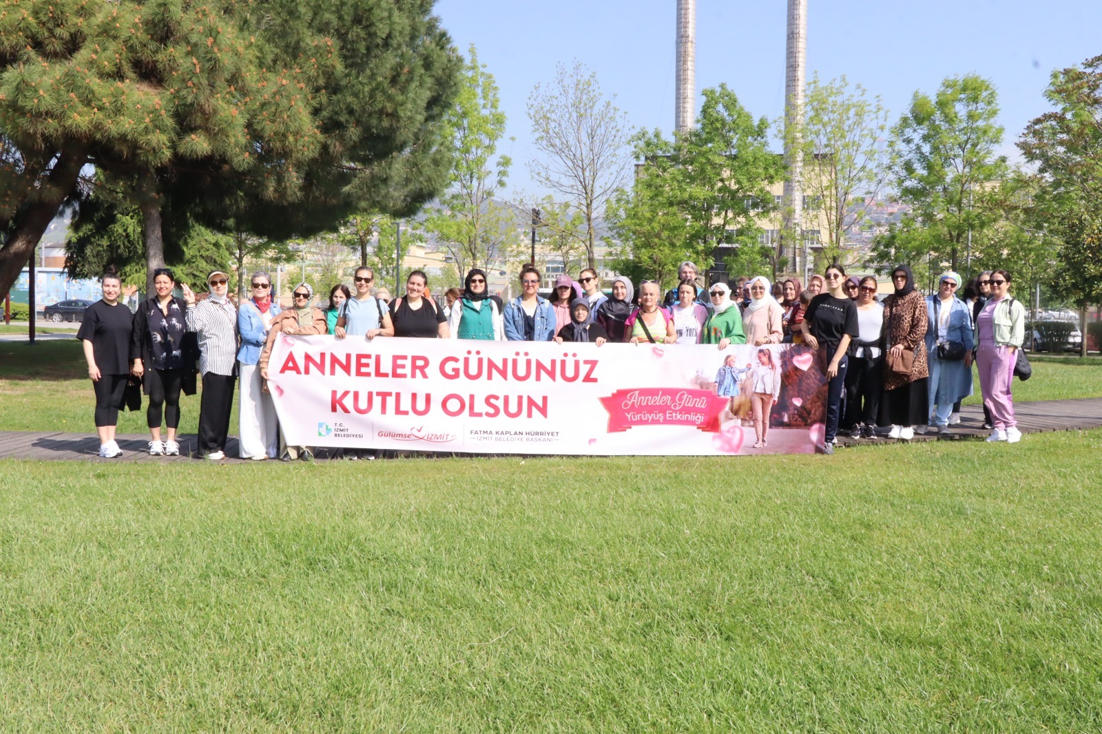 İzmit Belediyesinden Sağlıklı Yaşam Yürüyüşünde annelere anlamlı jest (1)