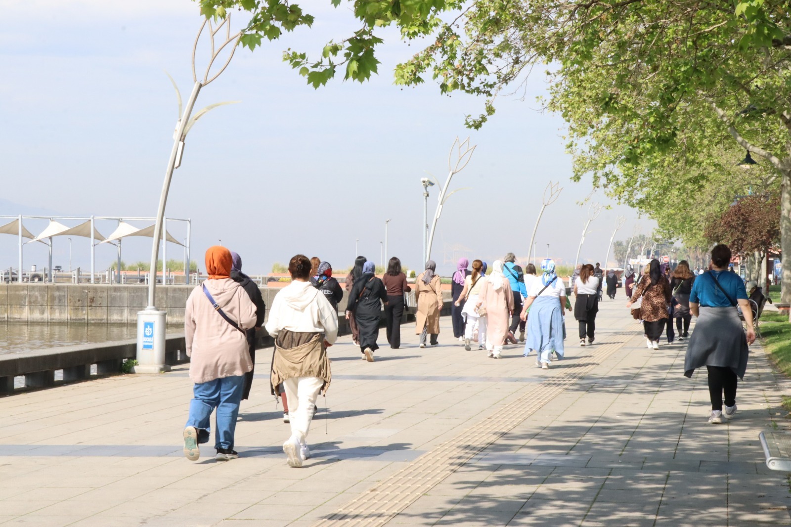 İzmit Belediyesinden Sağlıklı Yaşam Yürüyüşünde annelere anlamlı jest (8)