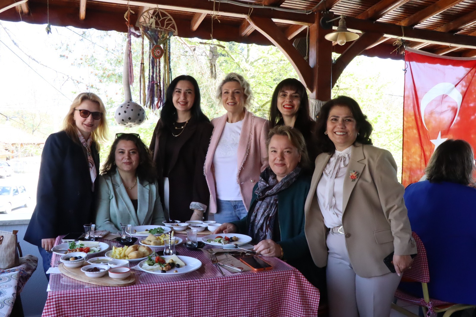 Izmit Belediyesinden kadin muhtarlara Anneler Günü kahvaltisi (11) Izmit Belediyesinden kadin muhtarlara Anneler Günü kahvaltisi (11)