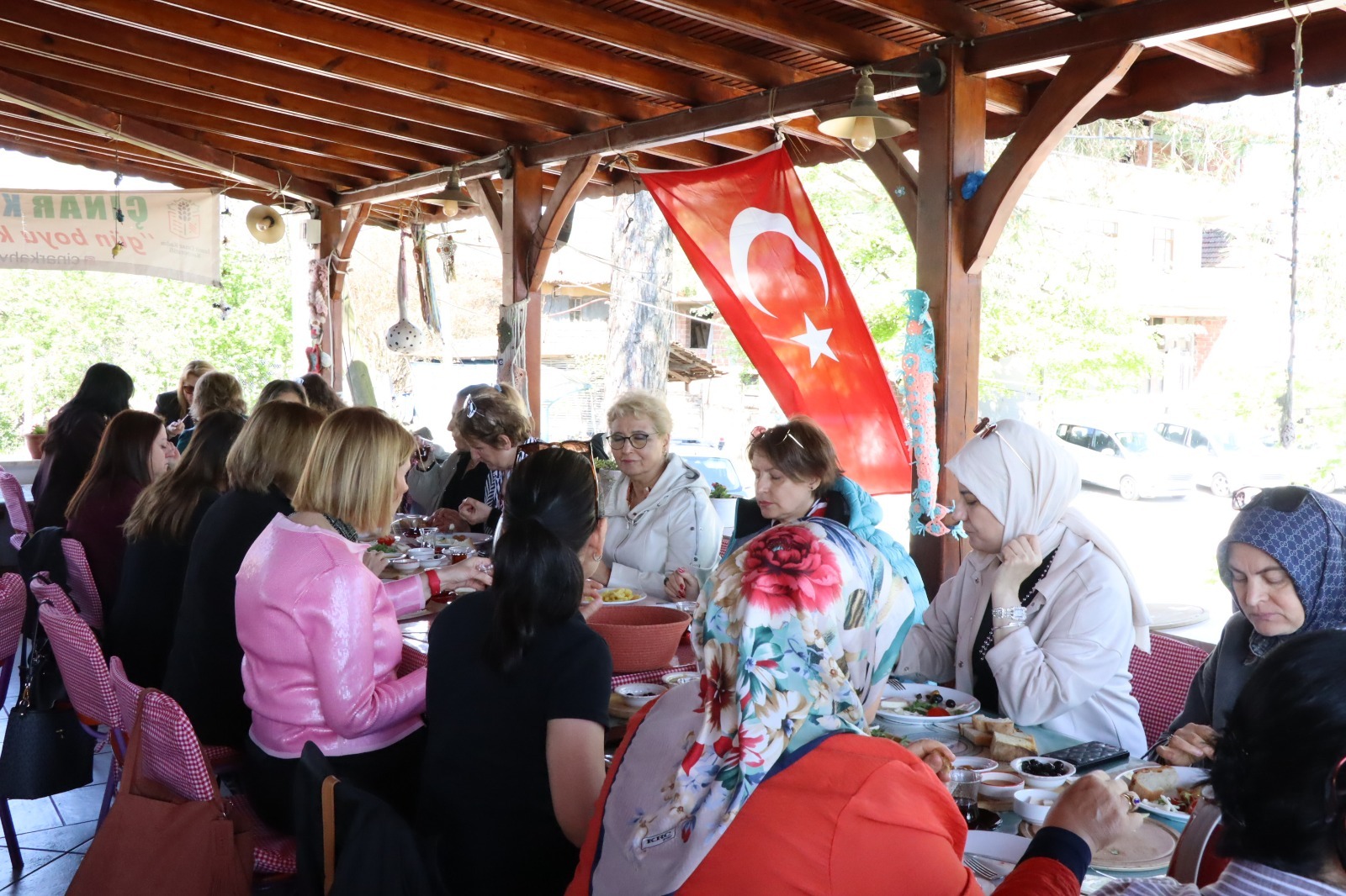 Izmit Belediyesinden kadin muhtarlara Anneler Günü kahvaltisi (16) Izmit Belediyesinden kadin muhtarlara Anneler Günü kahvaltisi (16)