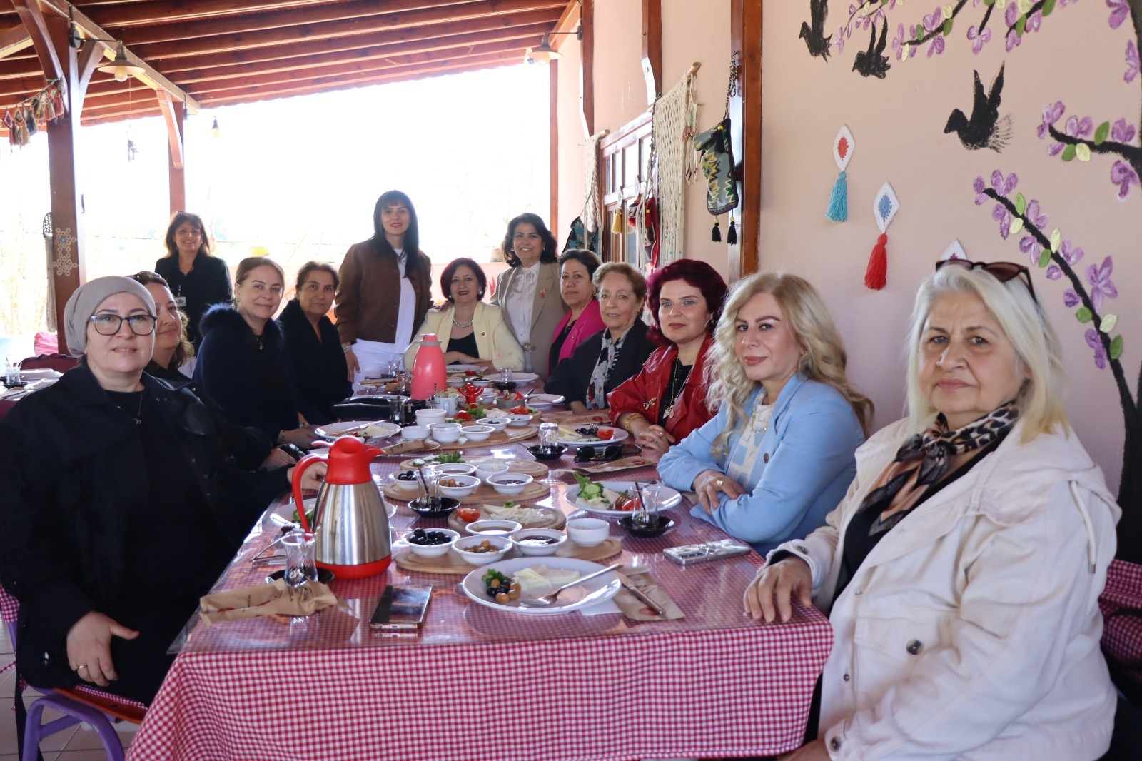 Izmit Belediyesinden kadin muhtarlara Anneler Günü kahvaltisi (8) Izmit Belediyesinden kadin muhtarlara Anneler Günü kahvaltisi (8)