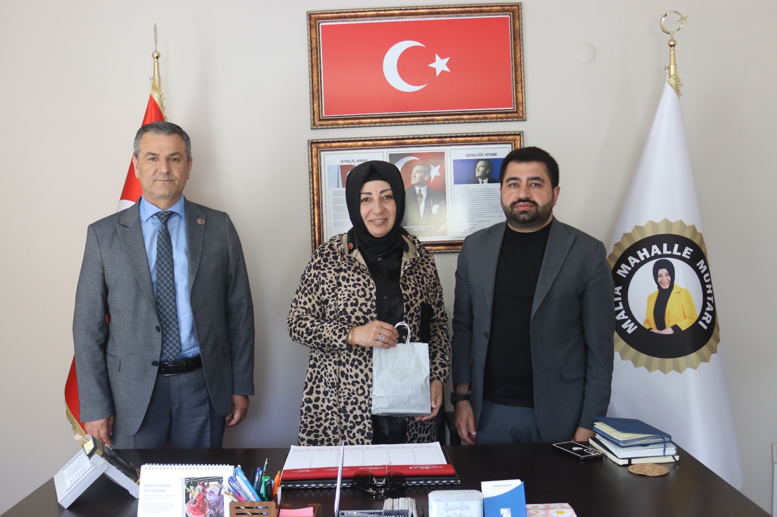 İzmit Belediyesinden kadın muhtarlara Anneler Günü ziyareti (1)