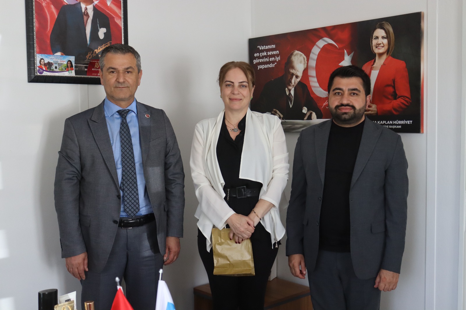 İzmit Belediyesinden kadın muhtarlara Anneler Günü ziyareti (10)