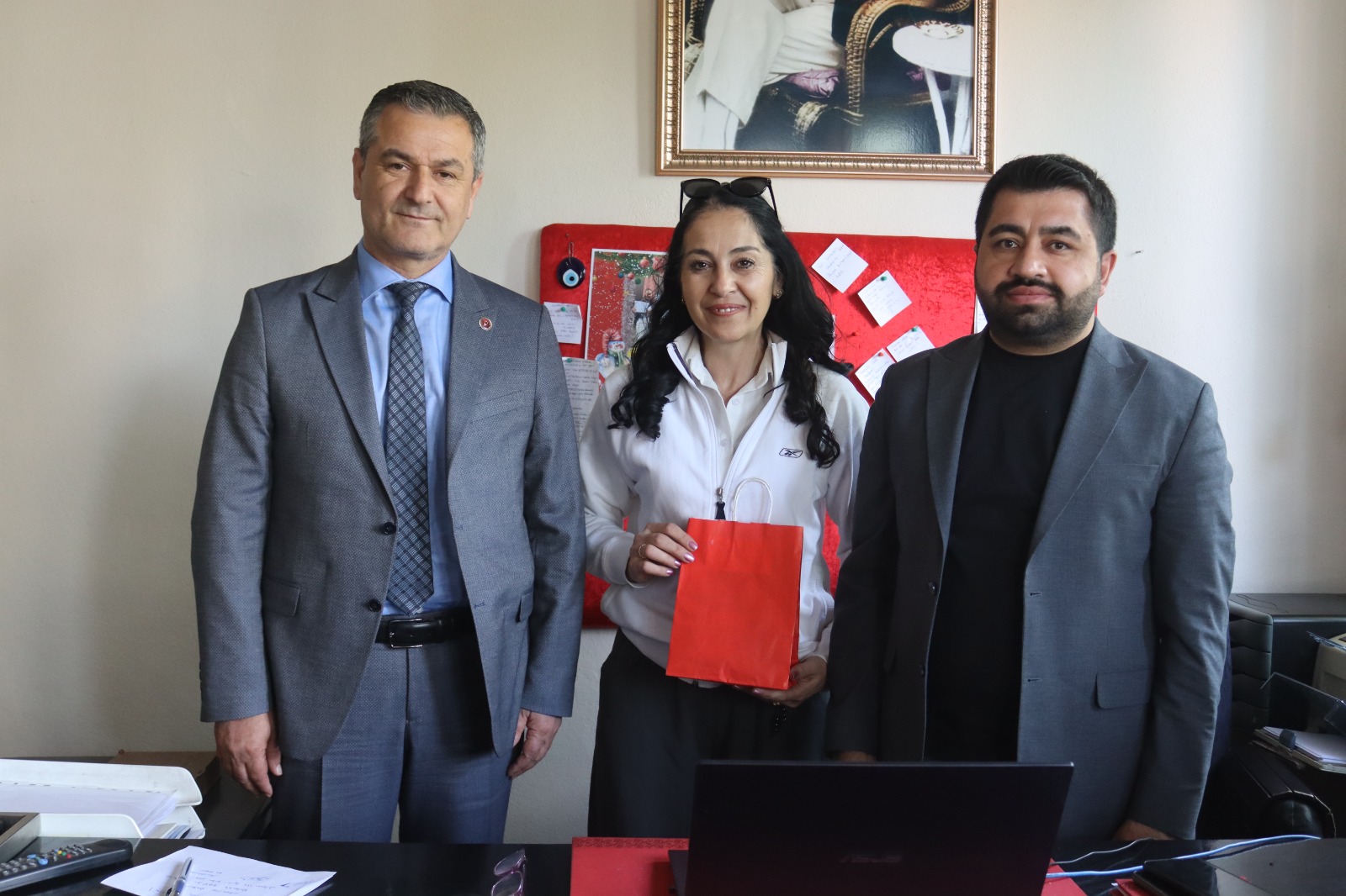 İzmit Belediyesinden kadın muhtarlara Anneler Günü ziyareti (3)