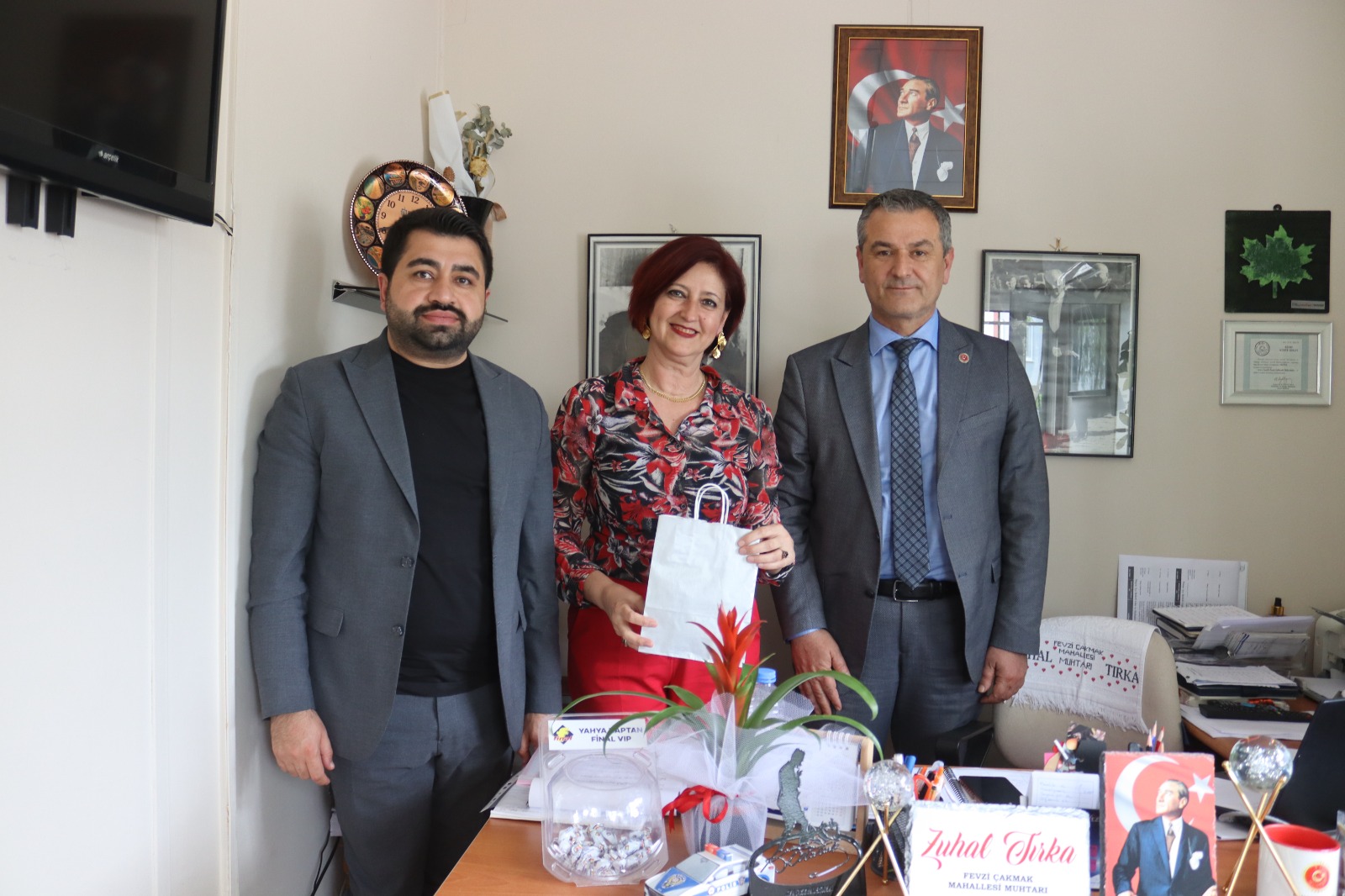 İzmit Belediyesinden kadın muhtarlara Anneler Günü ziyareti (7)