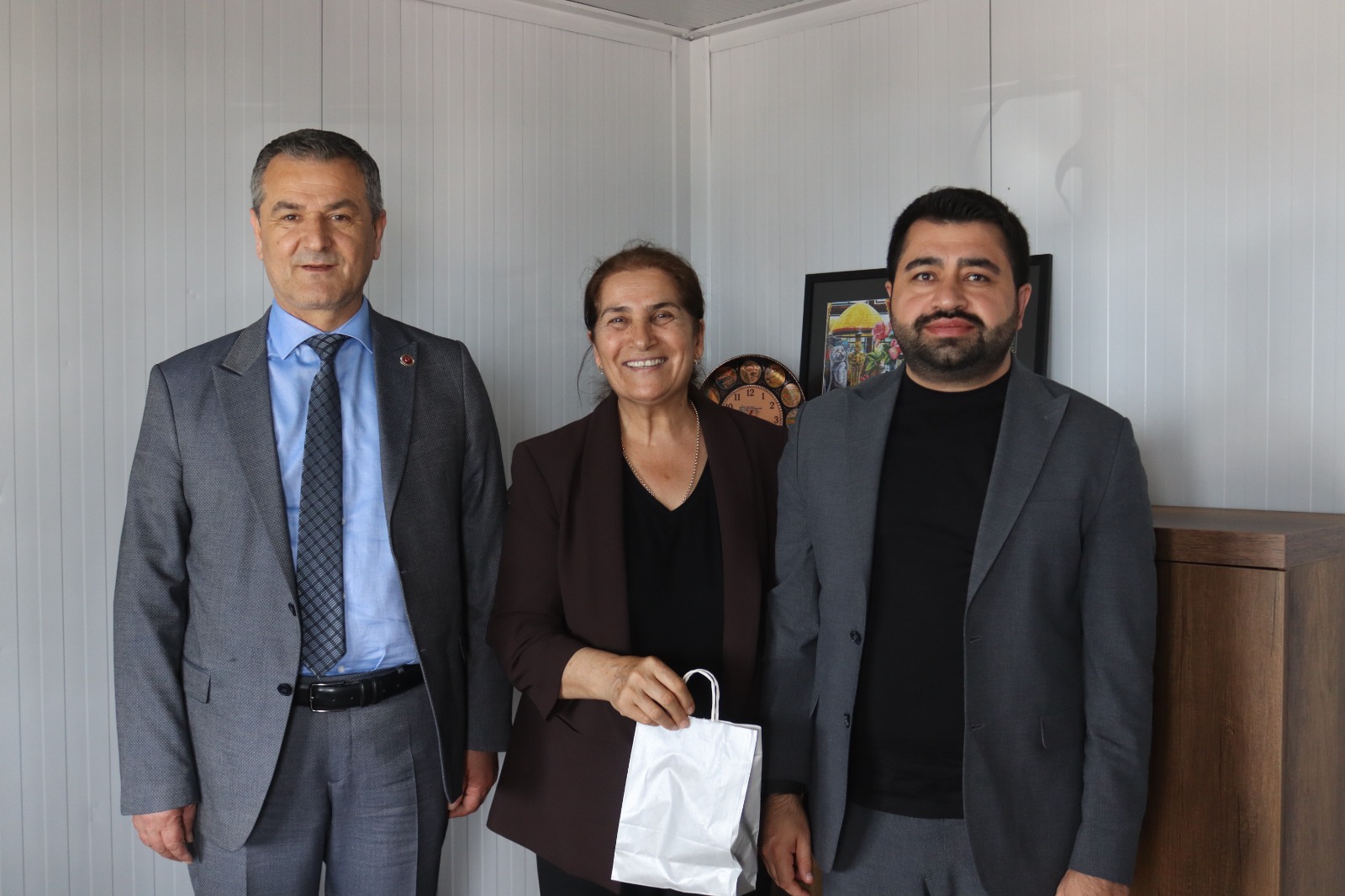 İzmit Belediyesinden kadın muhtarlara Anneler Günü ziyareti (8)