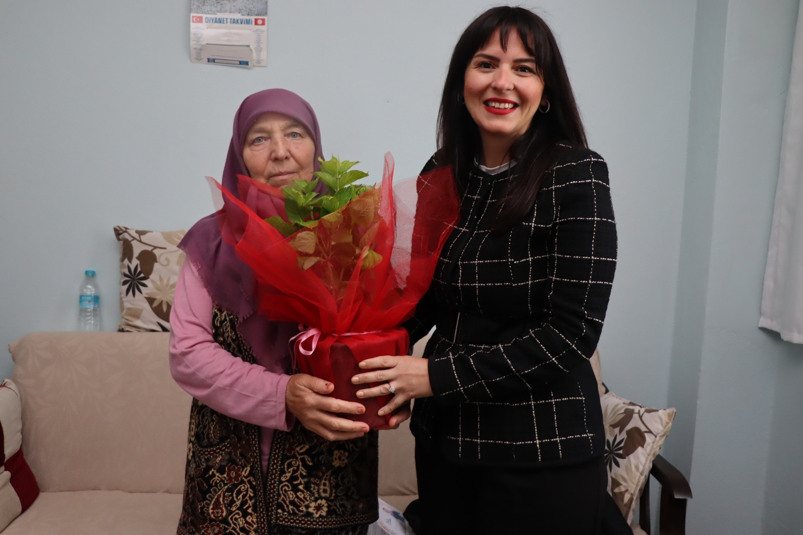 İzmit Belediyesinden kırsaldaki annelere özel ‘Anneler Günü’ sürprizi (1)