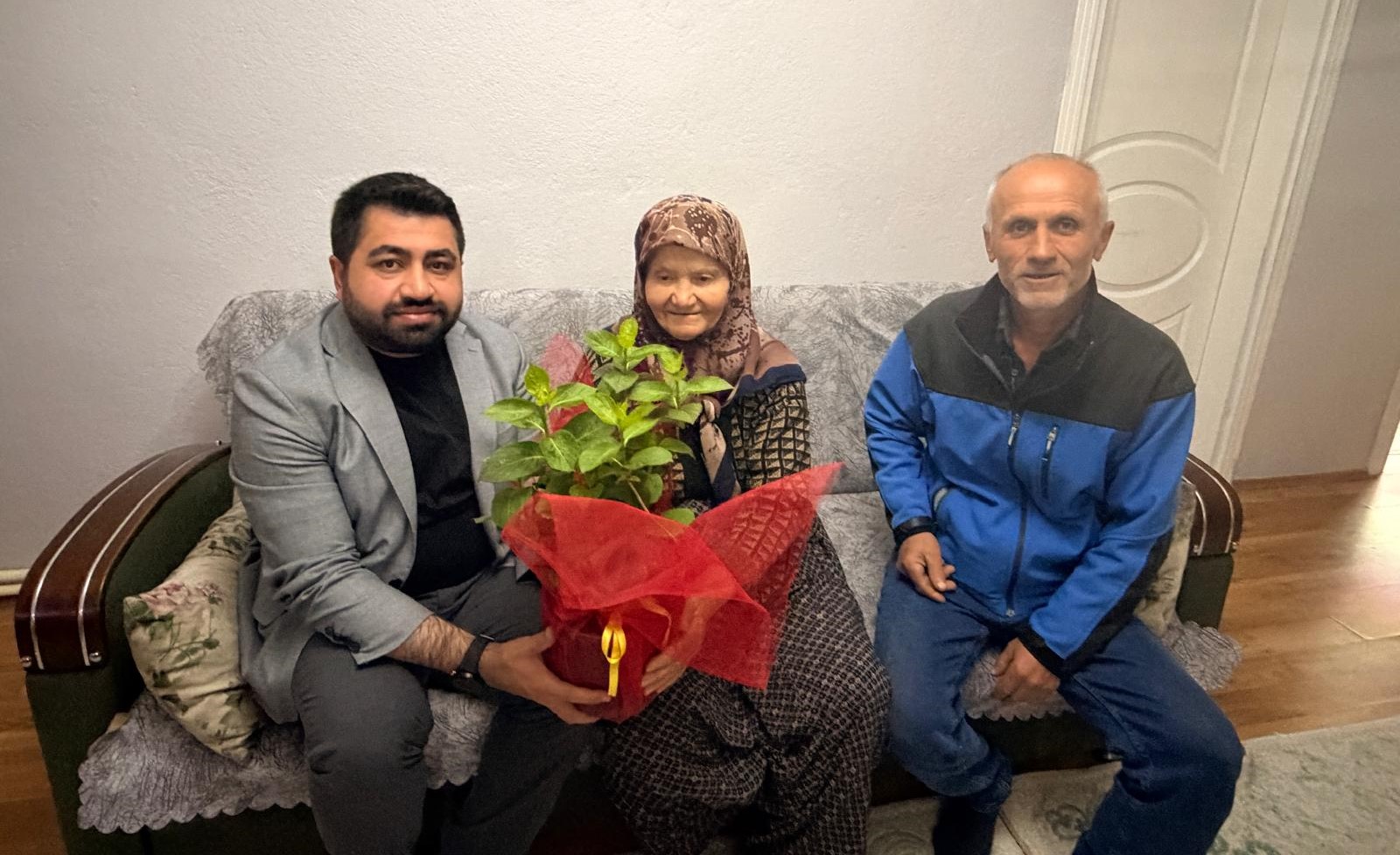 İzmit Belediyesinden kırsaldaki annelere özel ‘Anneler Günü’ sürprizi (10)