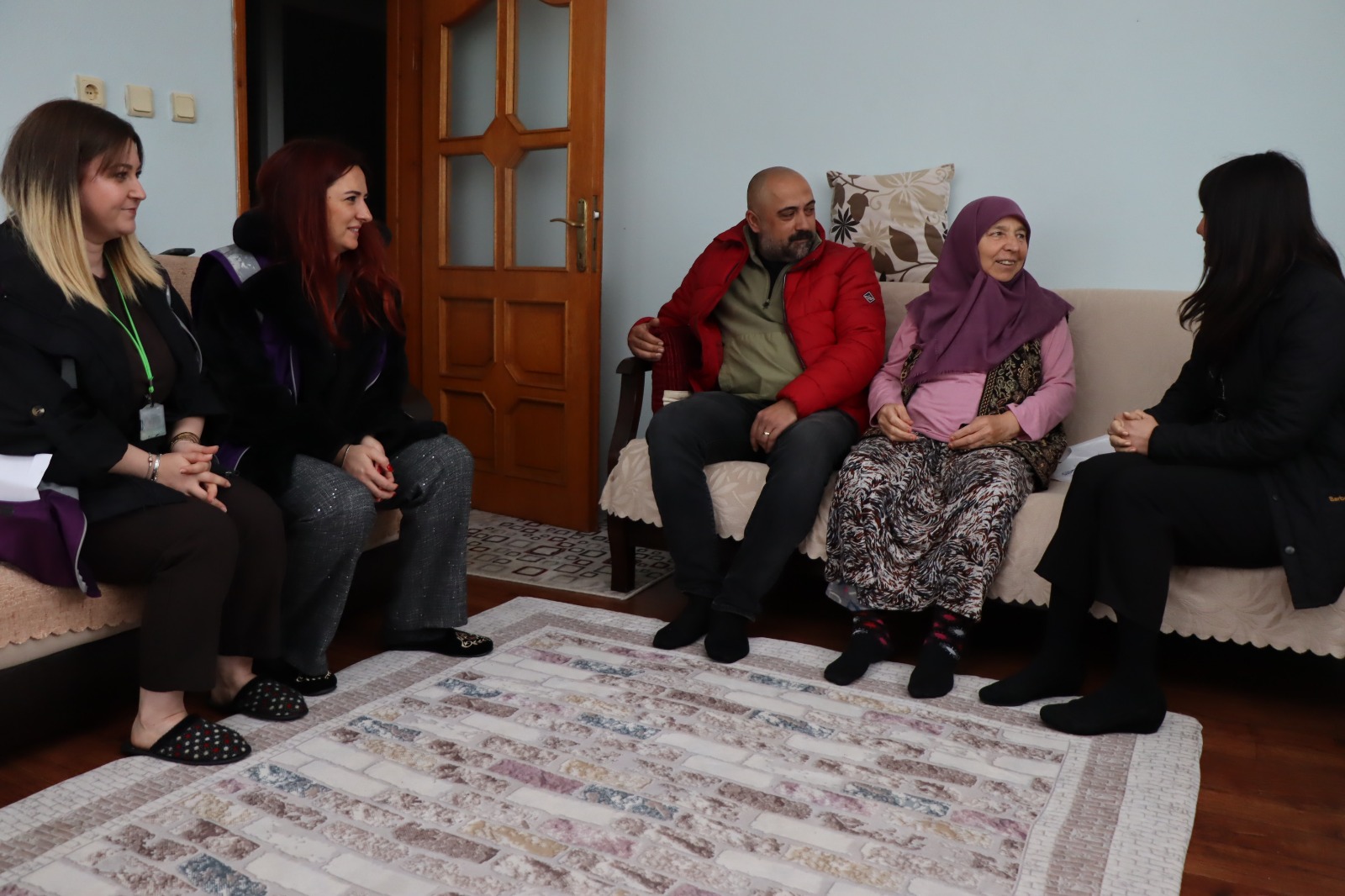İzmit Belediyesinden kırsaldaki annelere özel ‘Anneler Günü’ sürprizi (13)