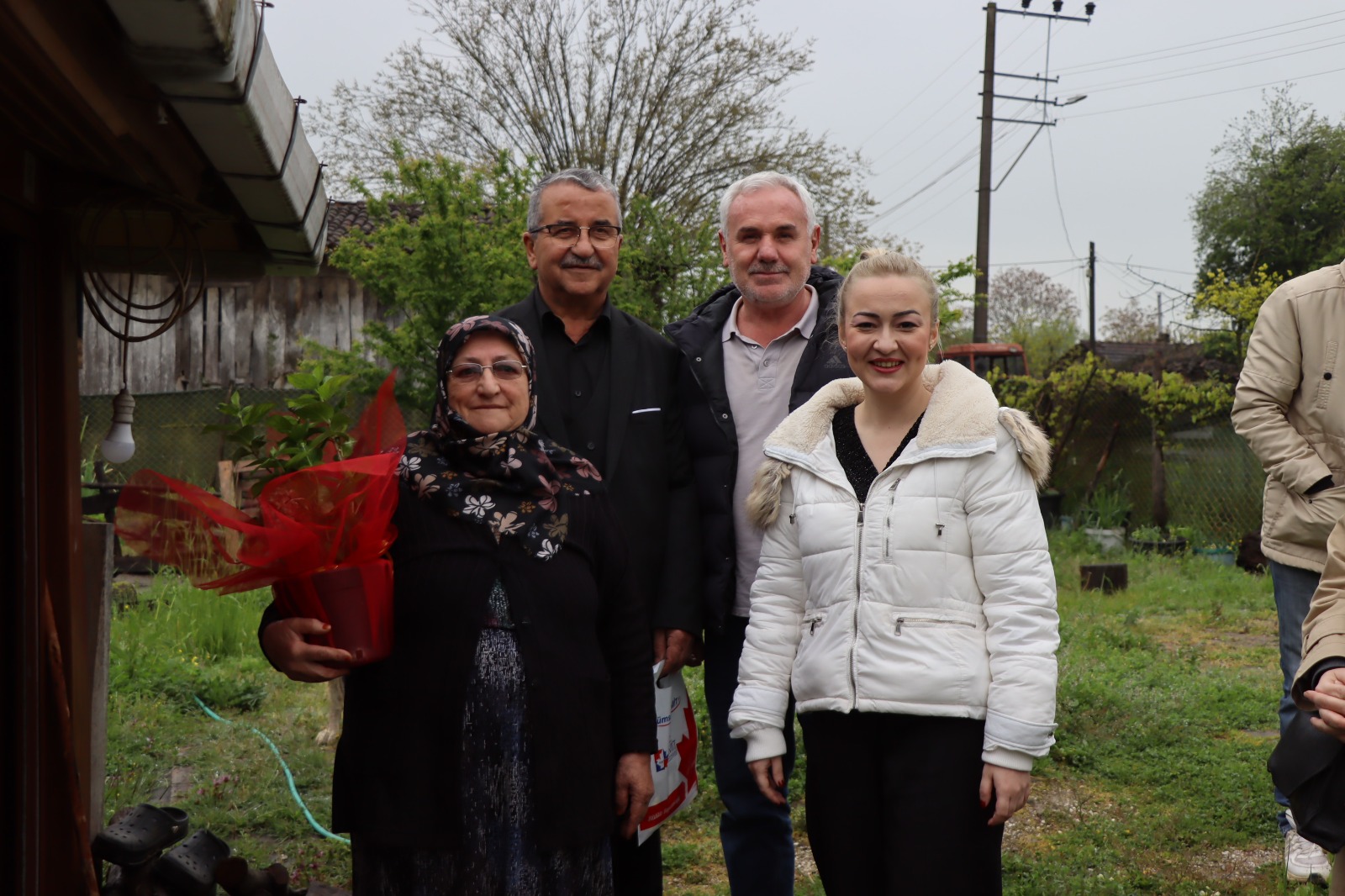 İzmit Belediyesinden kırsaldaki annelere özel ‘Anneler Günü’ sürprizi 2 (4)