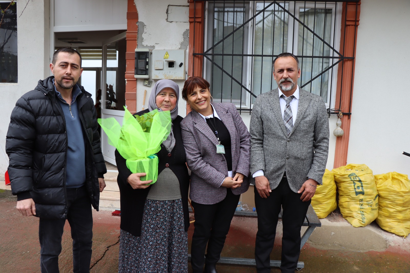 İzmit Belediyesinden kırsaldaki annelere özel ‘Anneler Günü’ sürprizi 2 (5)