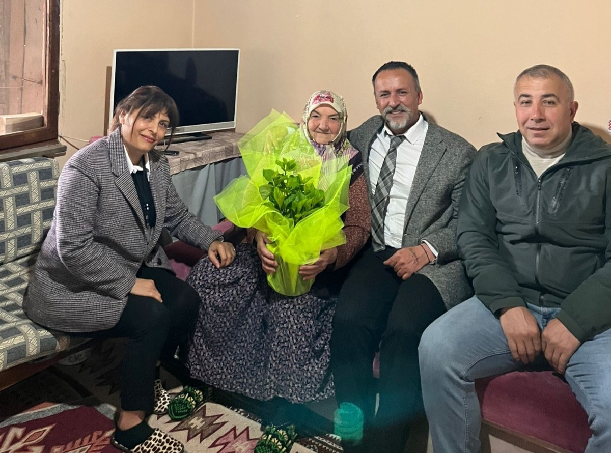İzmit Belediyesinden kırsaldaki annelere özel ‘Anneler Günü’ sürprizi 2 (6)