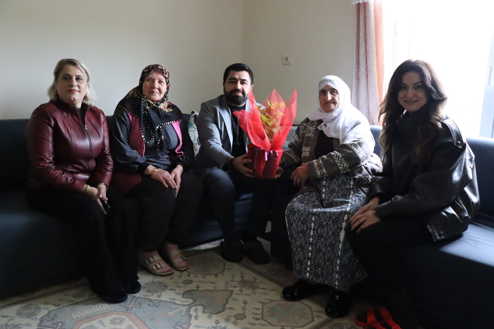 İzmit Belediyesinden kırsaldaki annelere özel ‘Anneler Günü’ sürprizi (9)
