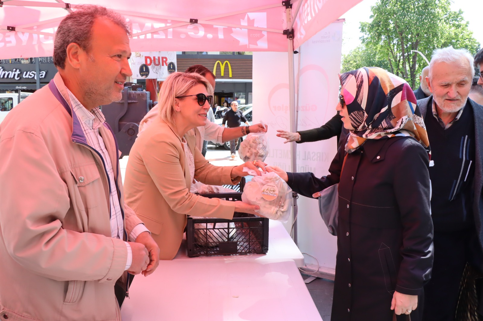 İzmit Belediyesinden vatandaşa ücretsiz istiridye mantarı (11) İzmit Belediyesinden vatandaşa ücretsiz istiridye mantarı (11)
