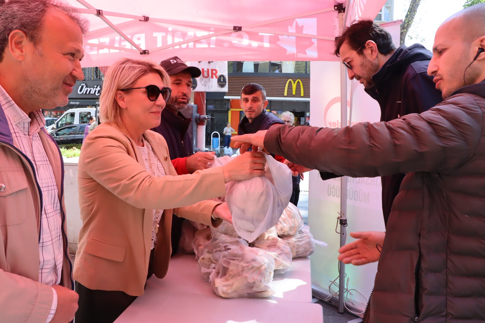 İzmit Belediyesinden vatandaşa ücretsiz istiridye mantarı (4) İzmit Belediyesinden vatandaşa ücretsiz istiridye mantarı (4)