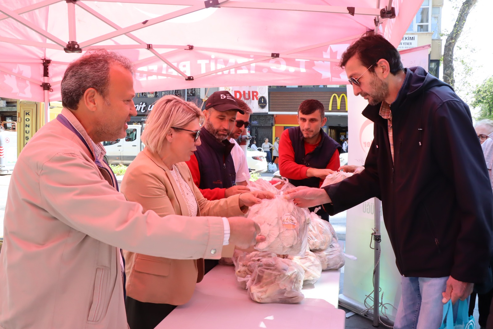 İzmit Belediyesinden vatandaşa ücretsiz istiridye mantarı (5) İzmit Belediyesinden vatandaşa ücretsiz istiridye mantarı (5)