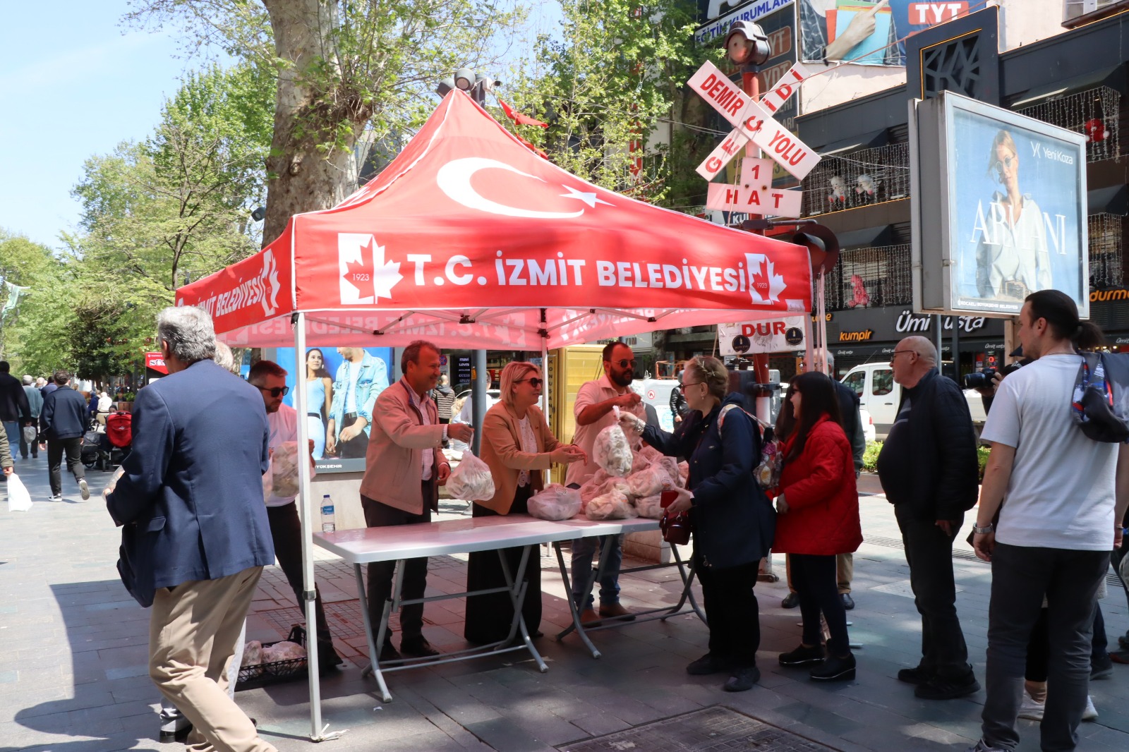 İzmit Belediyesinden vatandaşa ücretsiz istiridye mantarı (7) İzmit Belediyesinden vatandaşa ücretsiz istiridye mantarı (7)