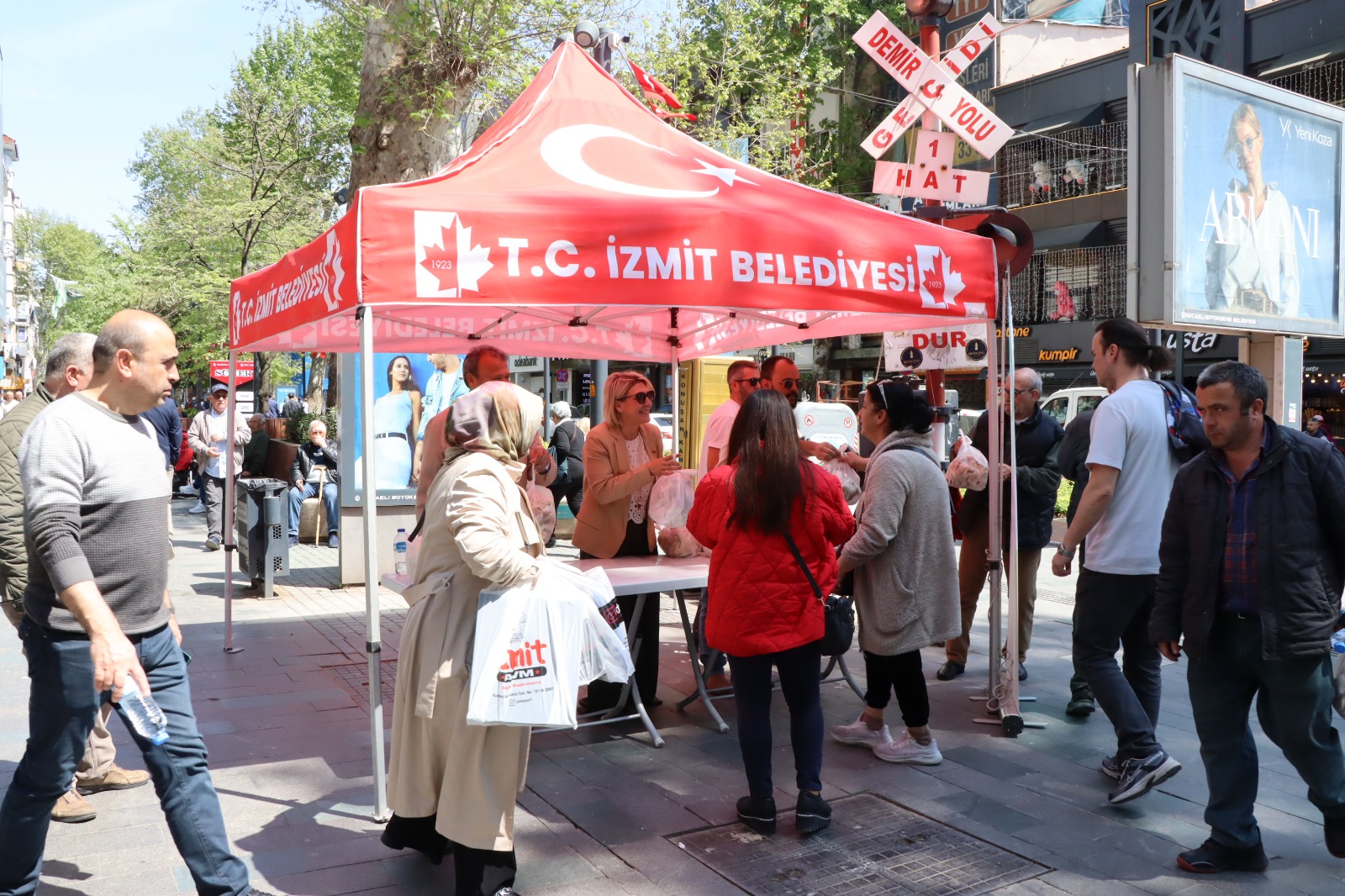 İzmit Belediyesinden vatandaşa ücretsiz istiridye mantarı (8) İzmit Belediyesinden vatandaşa ücretsiz istiridye mantarı (8)