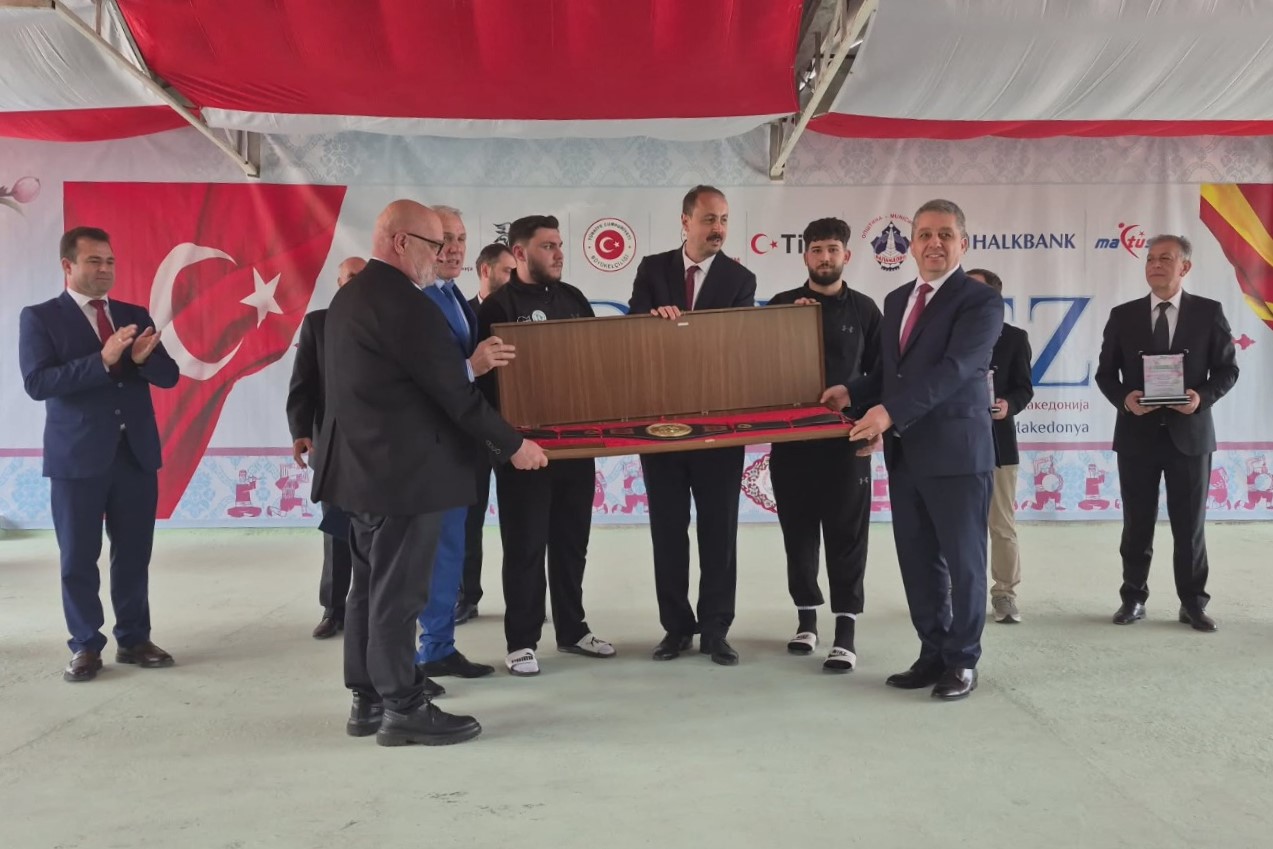 Izmit Belediyesporlu pehlivanlar Balkanlarda kürsüye çikti (3)